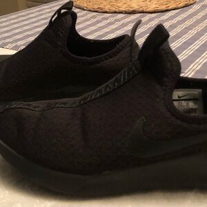 Nike Viale Slip On Sneakers | 7 | Black